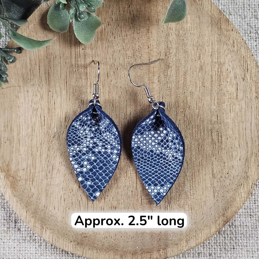 Blue and White Snake Print Pinched Petals